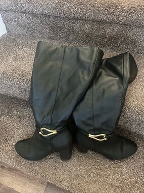 dexflex comfort Black Mid-Calf Heeled Boots with Gold Accent